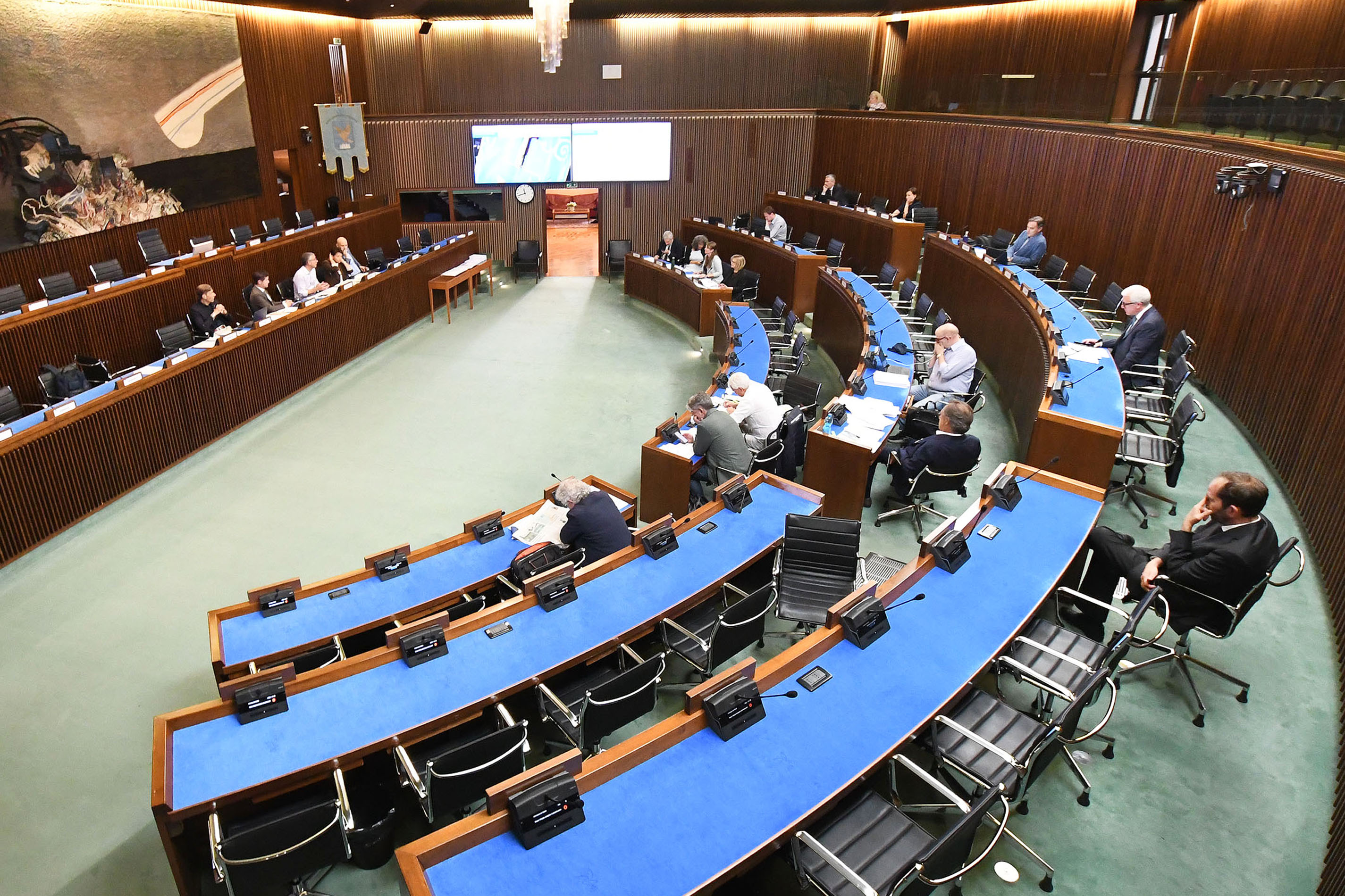 ORGANIZZAZIONE AR. I COMM: OK A REGOLAMENTO CONSIGLIERE DIPLOMATICO